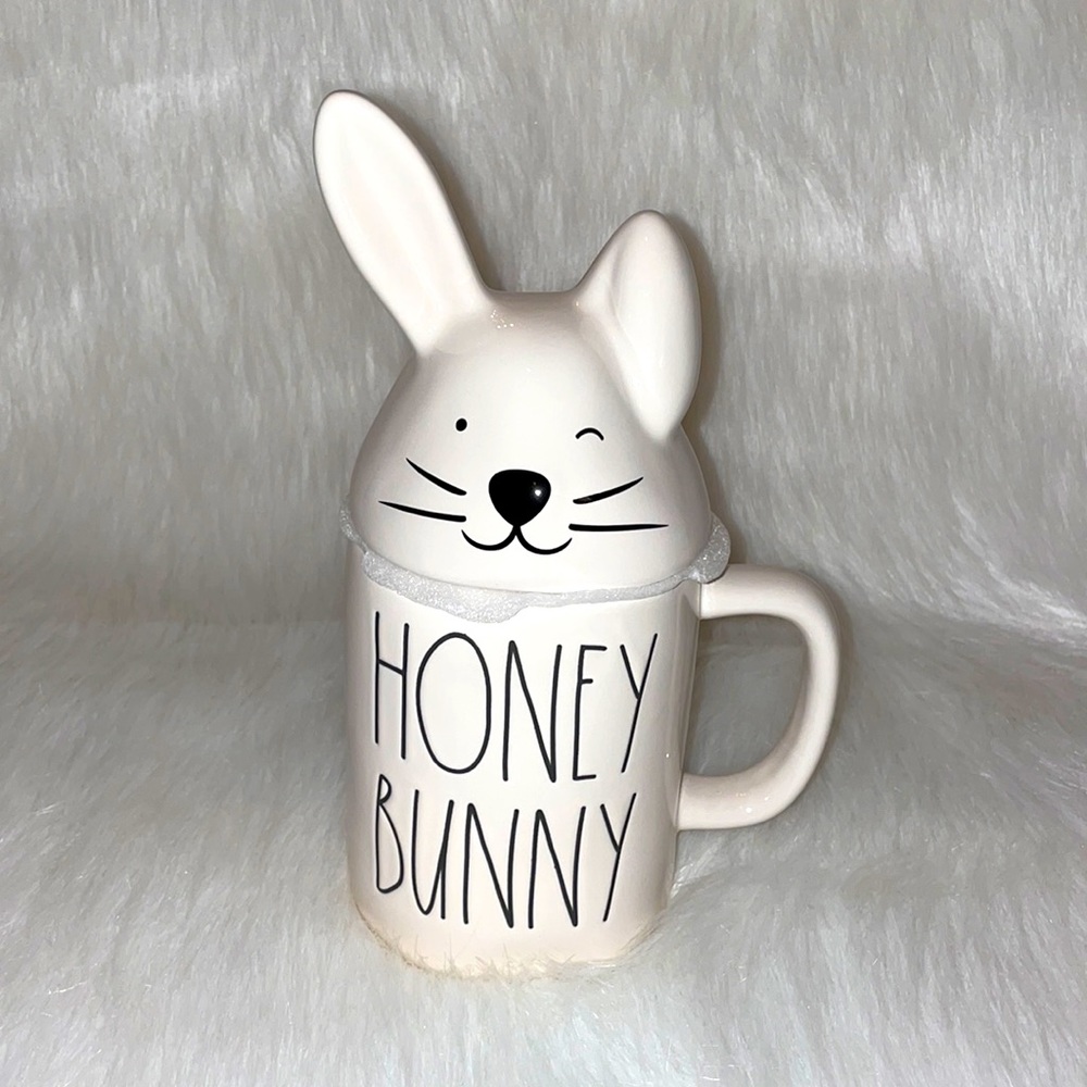 NWOT Rae Dunn HONEY BUNNY mug with topper
